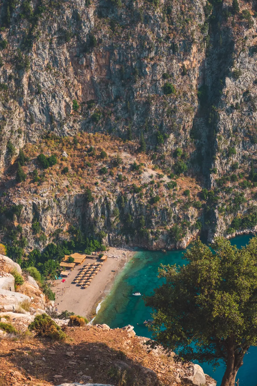 Kelebekler Vadisi deniz ve uçurum manzarası