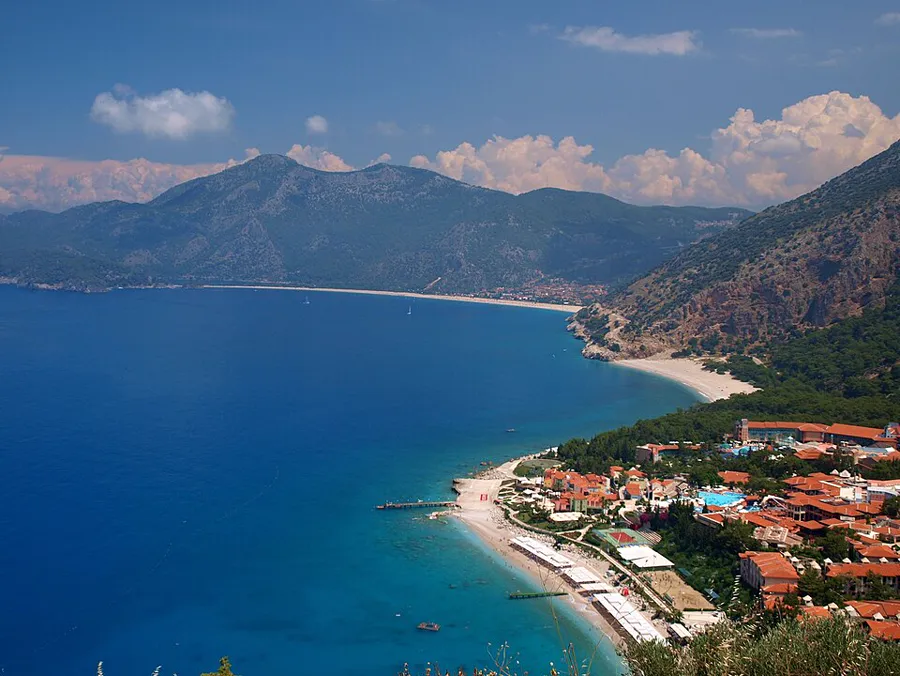 Faralya köyü ve deniz manzarası